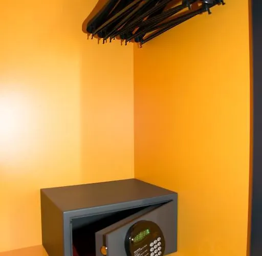 福恩吉罗拉海滩公寓