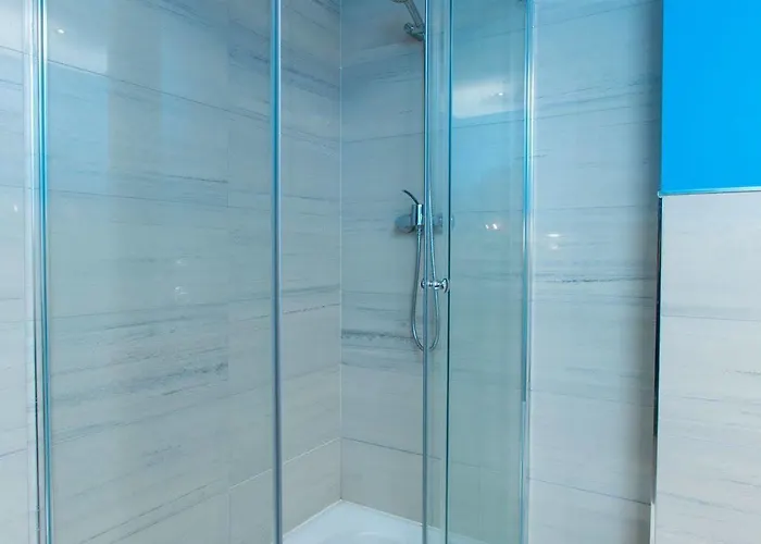 福恩吉罗拉海滩公寓 *